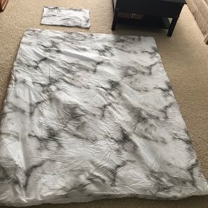 Twin XL Marble Comforter